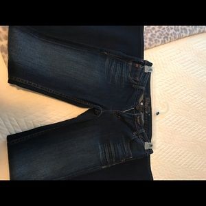 Miss Me boot cut six’s 28x32 or 33 fit like 27.